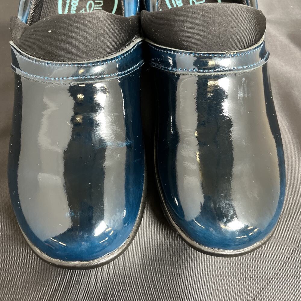 New Infinity by Cherokee Uniforms Stride Womens Slip On Patent Blue Sz 6.5 Chrty - Picture 12 of 13